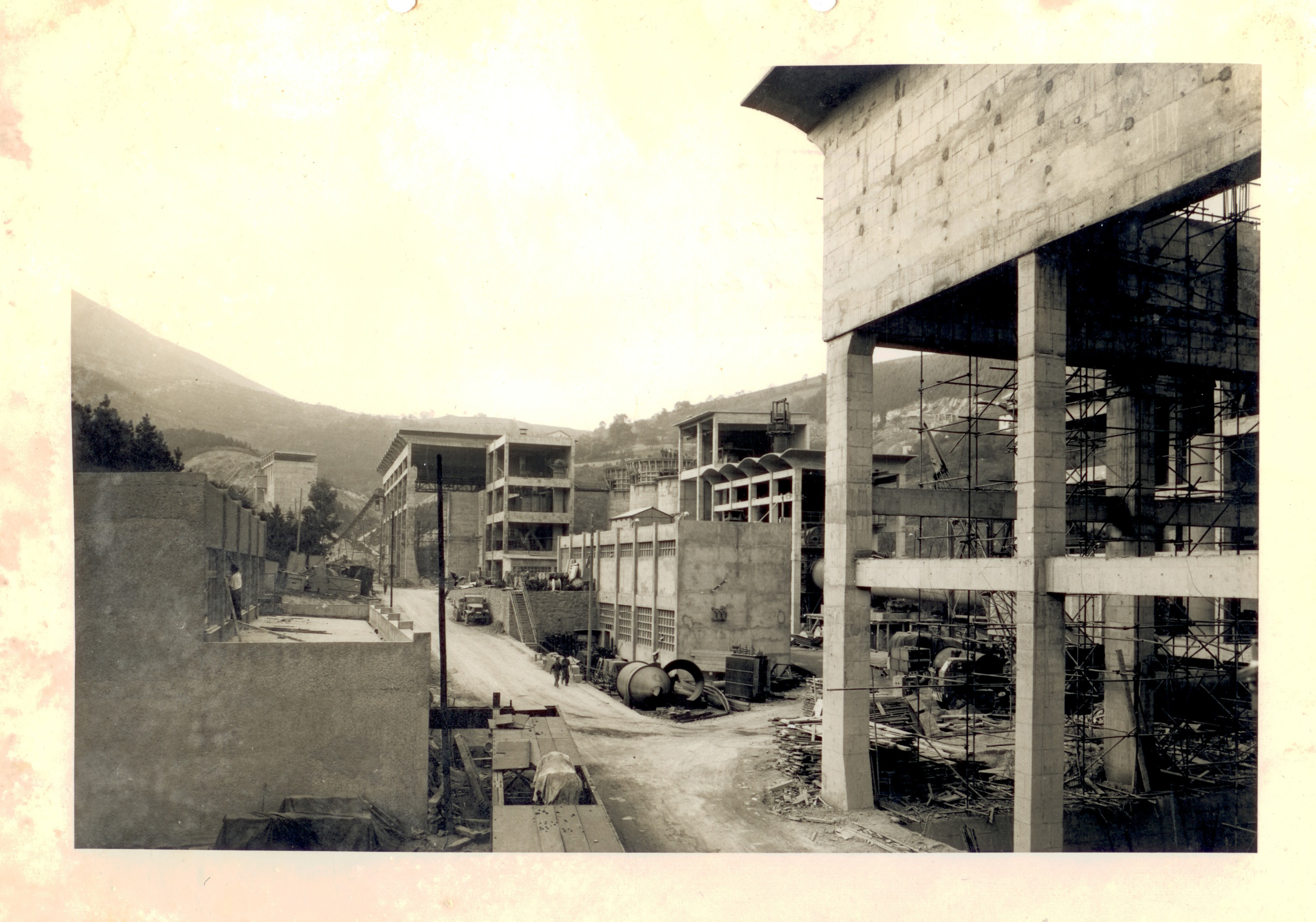 Construcción de la fábrica de cemento de Arrigorriaga.