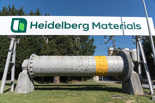 Entrada a la fábrica de cemento de Arrigorriaga, propiedad de Heidelberg Materials
