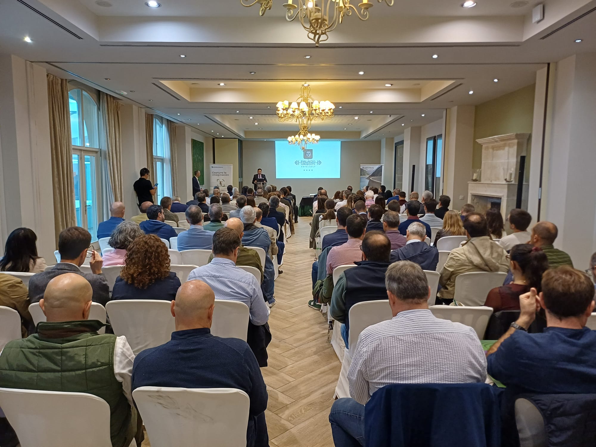 La 2º Jornada sobre Descarbonización y Economía Circular de Heidelberg Materials reunió a más de 125 profesionales para debatir sobre innovación, cementos sostenibles y estrategias de descarbonización en la construcción.