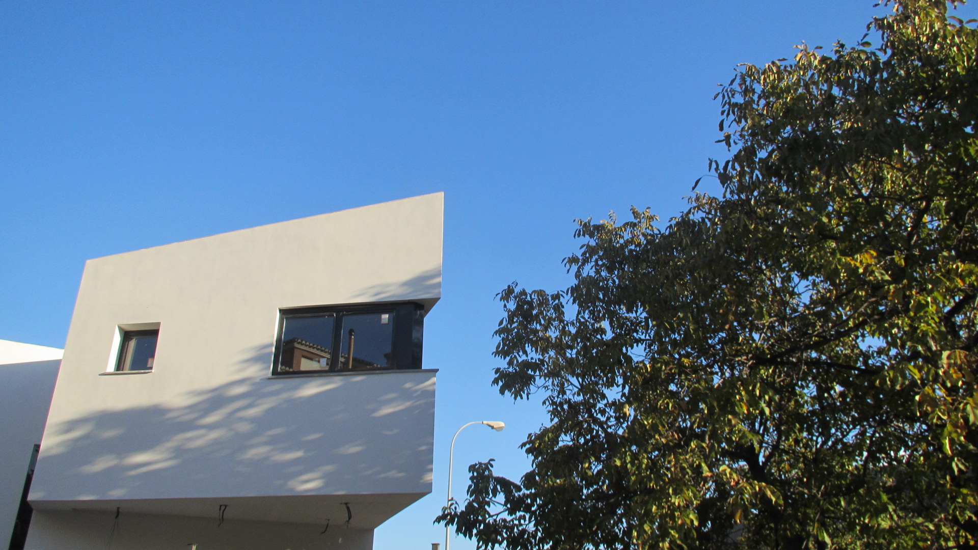 Fachada autolimpiante con i.active ULTRA BLANCO 52,5 N en Vivienda Unifamiliar en Carretera de la Sierra, Granada.
