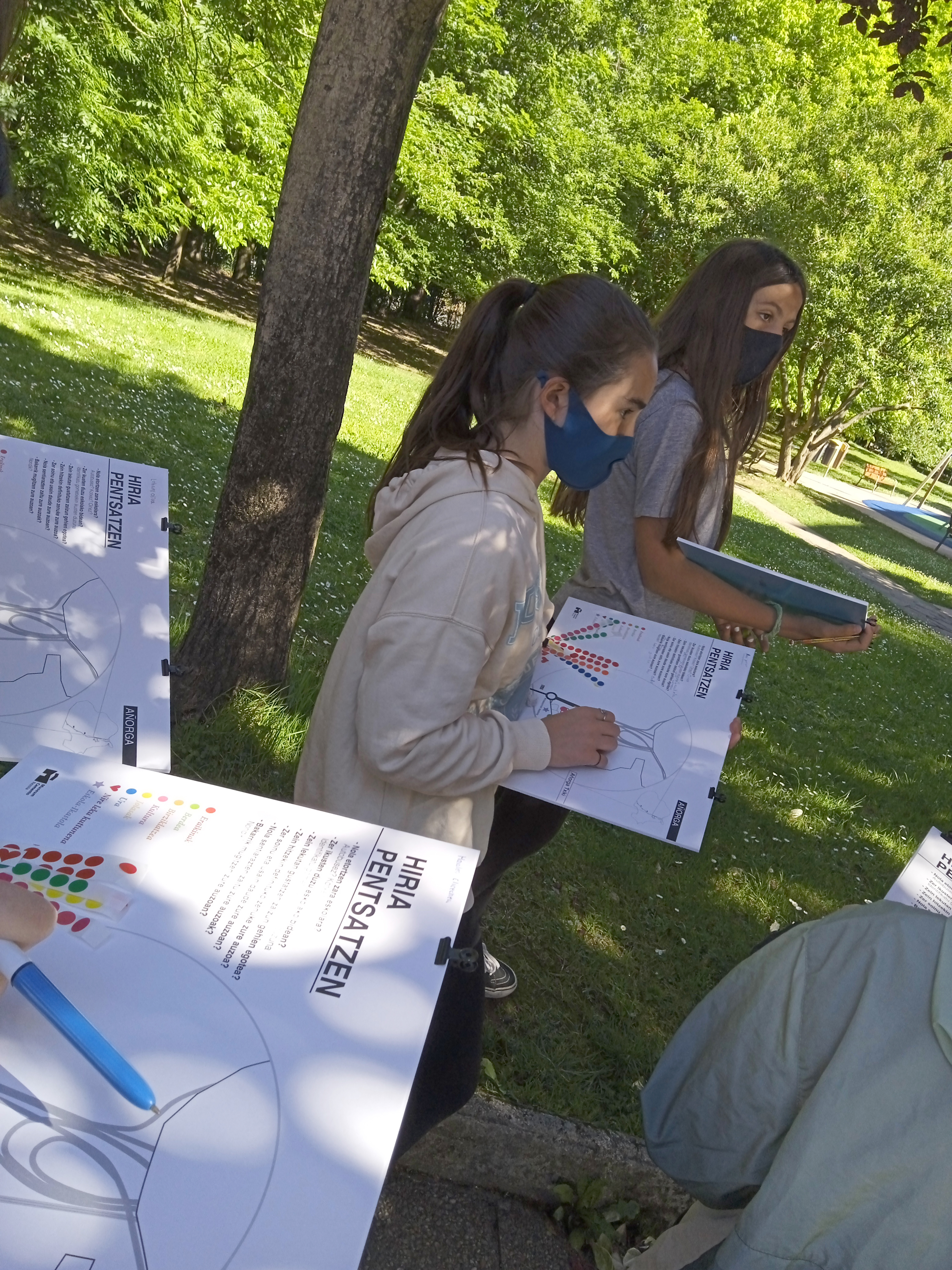 La primera fase del proyecto “Pensar la ciudad“ del Museum Cemento Rezola se denomina “Mapeando mi barrio. La ciudad pensada por y para los niños”. Su objetivo es el empoderamiento de los escolares en la construcción de las ciudades desde los barrios que habitan.