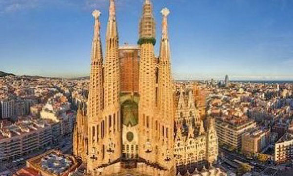 Obras de la Basílica de la Sagrada Familia de Barcelona con i.design CALIX NHL 3,5