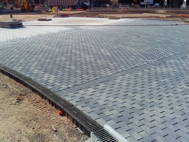 Pavimento en Plaza Conresa de Mislata (Valencia) con i.active ULTRA BLANCO 52,5 N 01