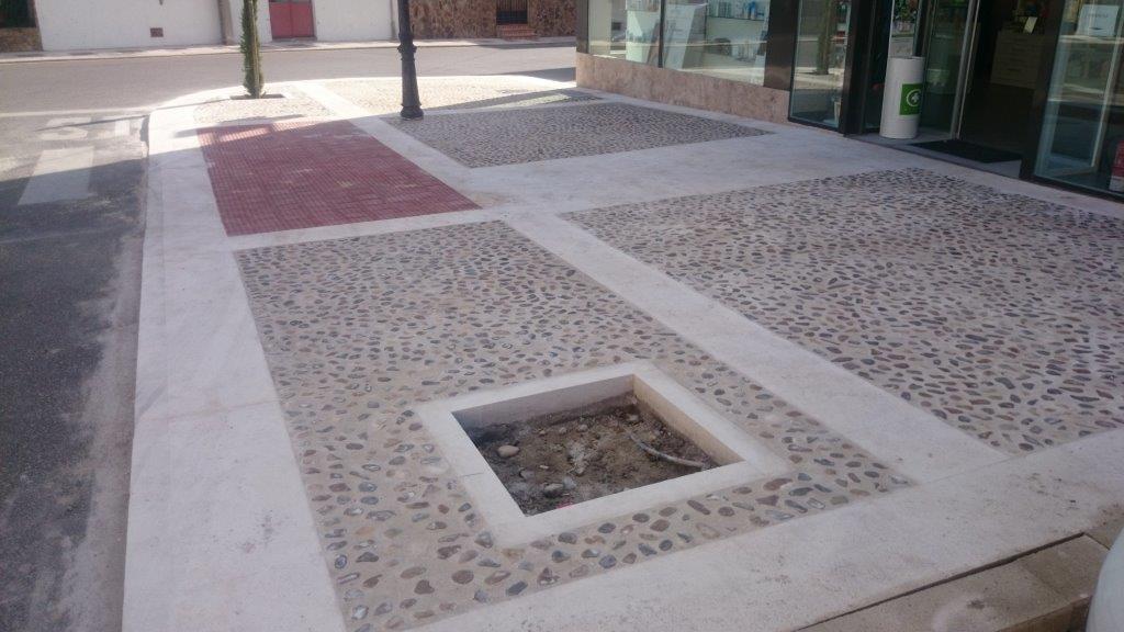 Obras de adecuación de Plaza de Don Quijote en Esquivias con i.design CALIX NHL 3,5 BLANCA