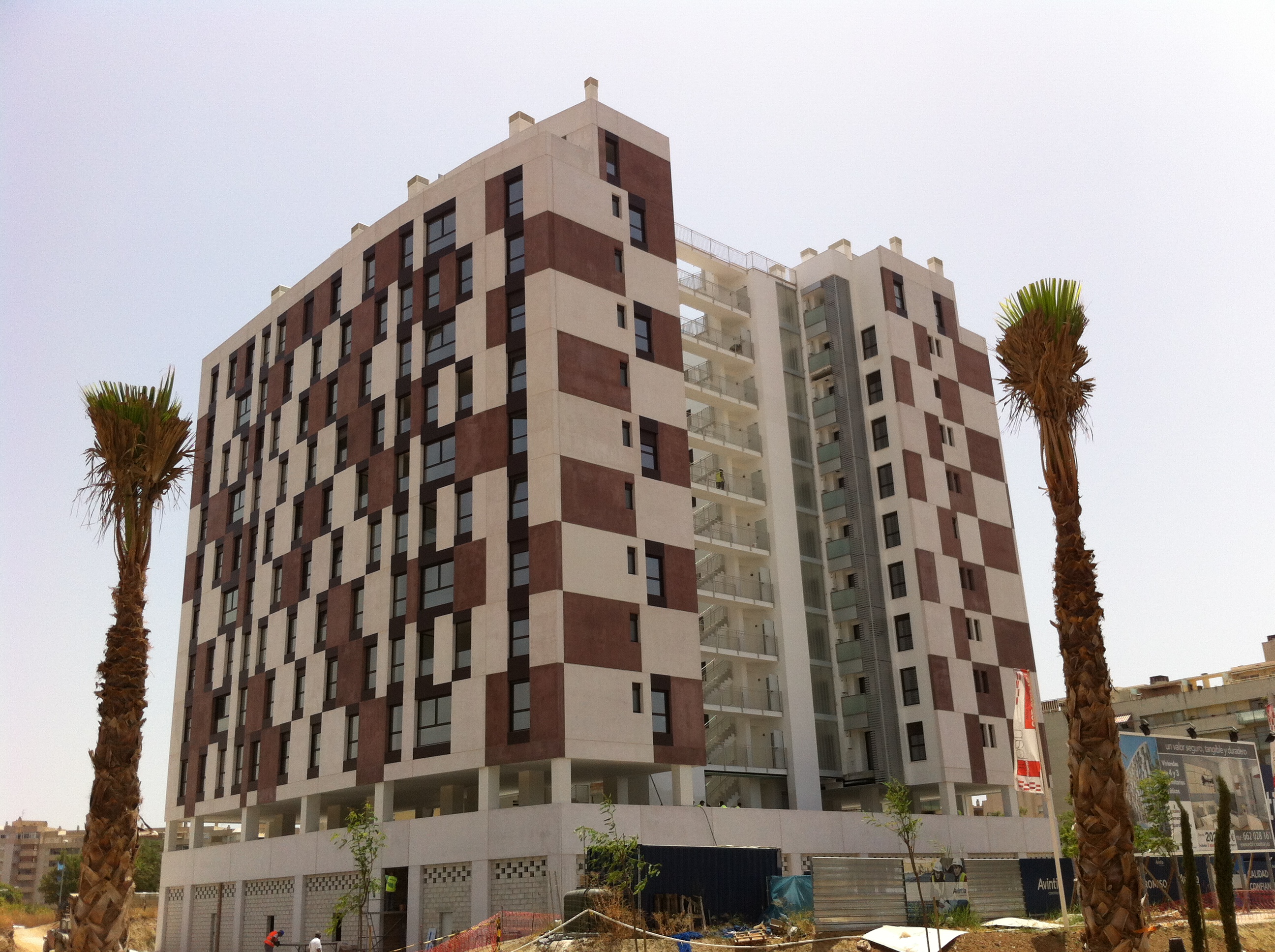 Edificio Urban, diseñado por HCP Arquitectos, con i.active TECNO BLANCO 42,5 R