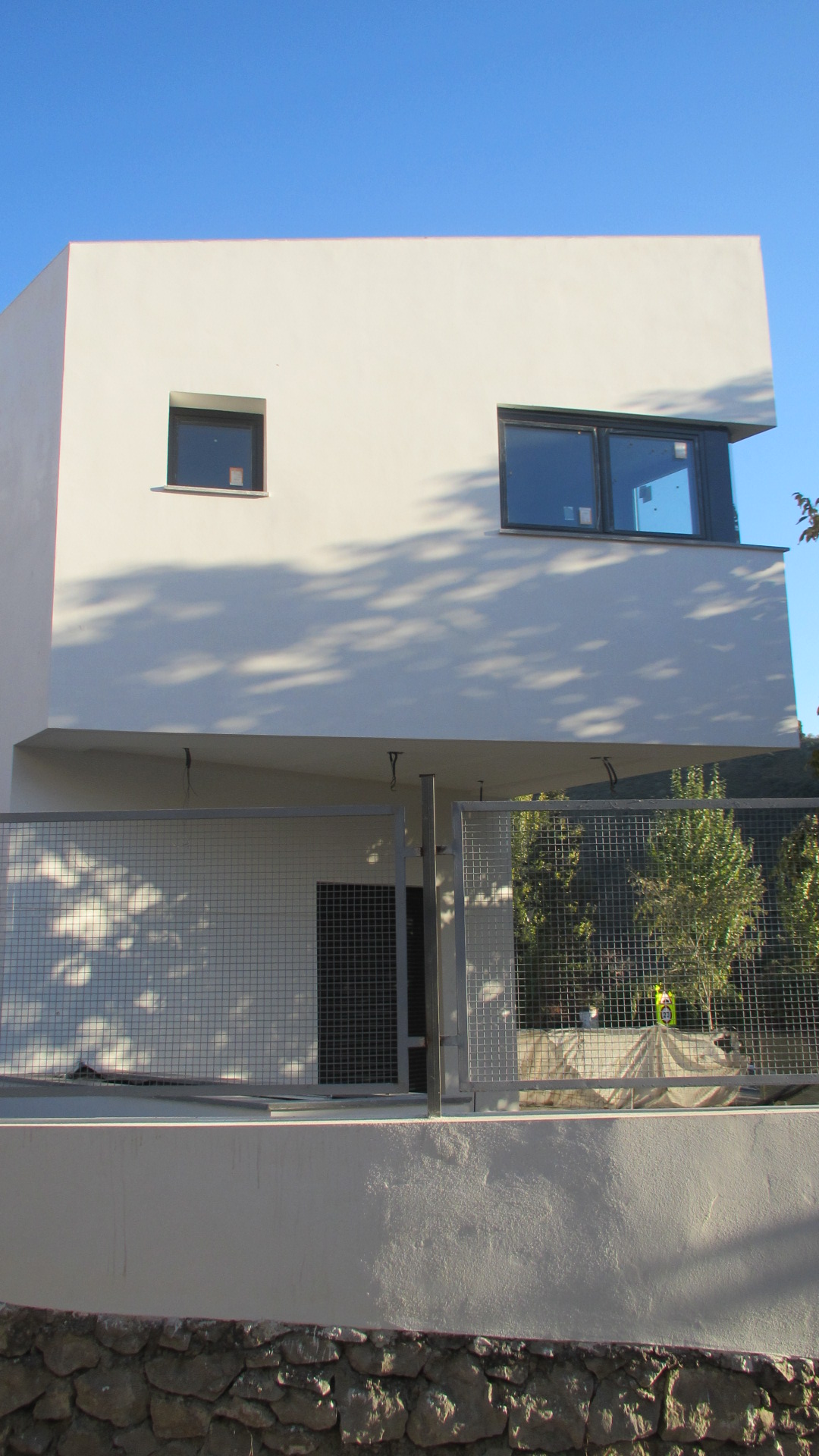 Fachada autolimpiante con i.active ULTRA BLANCO 52,5 N en Vivienda Unifamiliar en Carretera de la Sierra, Granada.