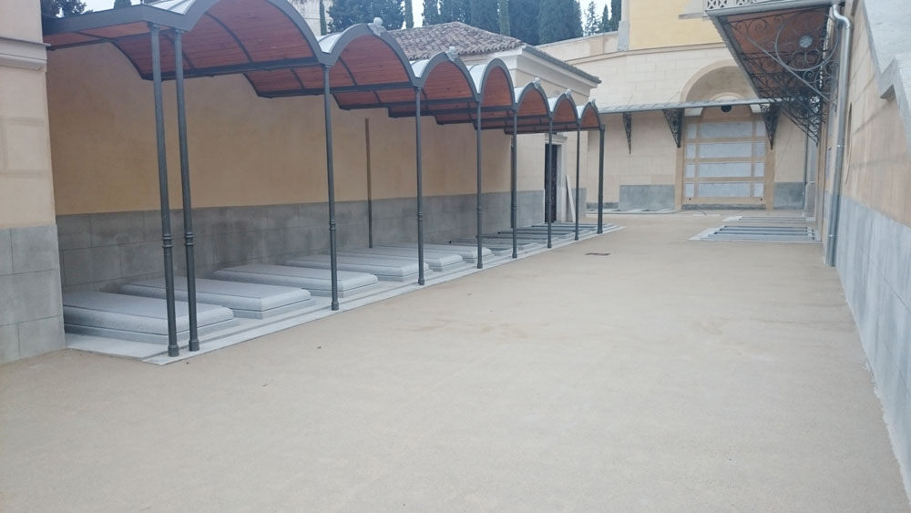 Senderos del Cementerio Sacramental de San Isidro con i.pro STABEX