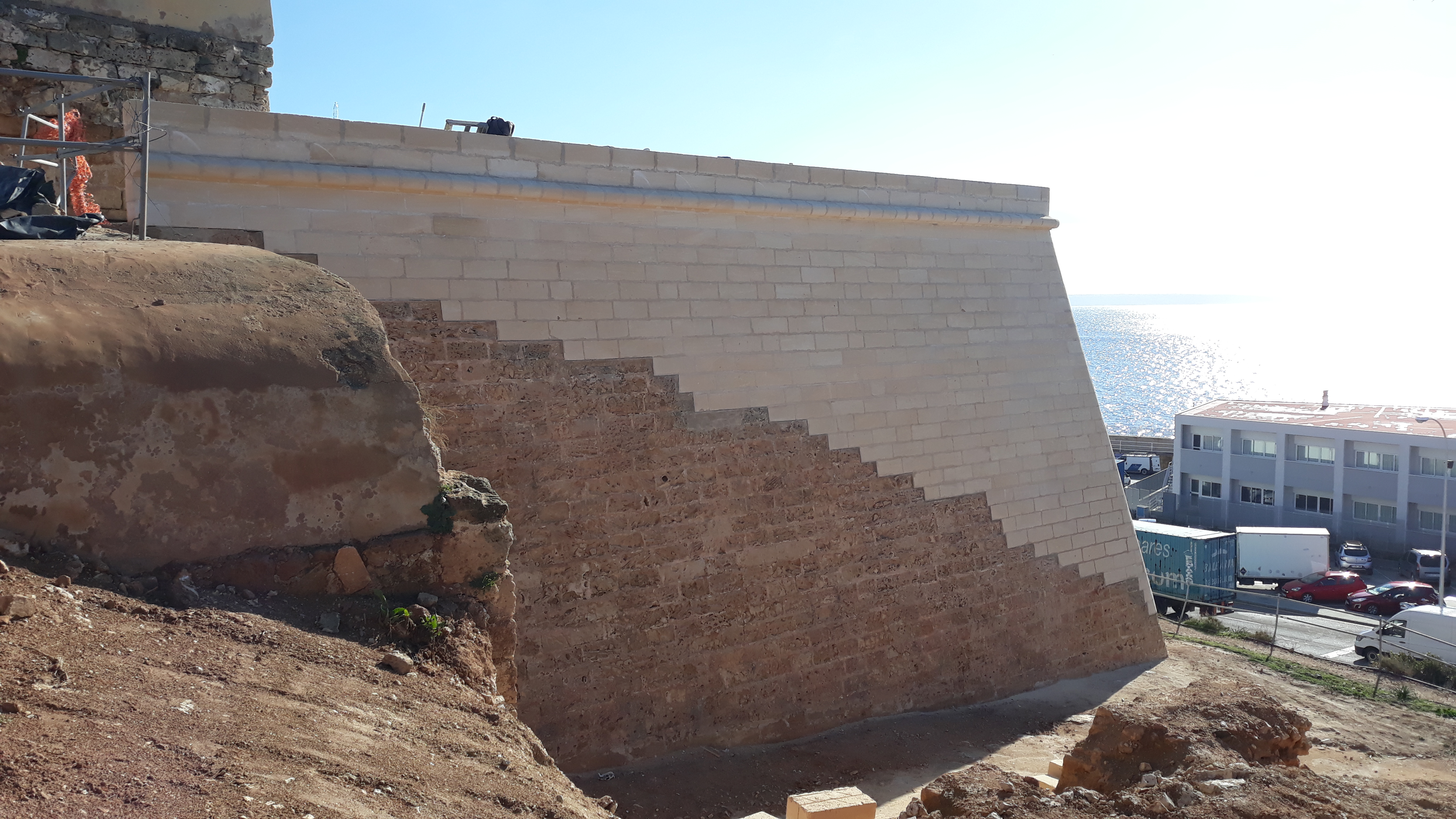 Proyecto Castillo de San Carlos (Palma de Mallorca) con i.pro CALIX NHL 5 e i.design CALIX NHL 3 01