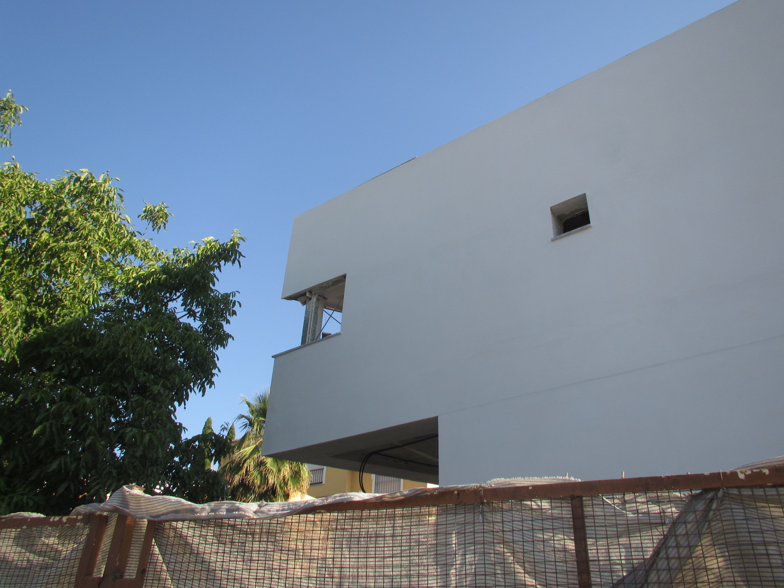 Fachada autolimpiante con i.active ULTRA BLANCO 52,5 N en Vivienda Unifamiliar en Carretera de la Sierra, Granada.