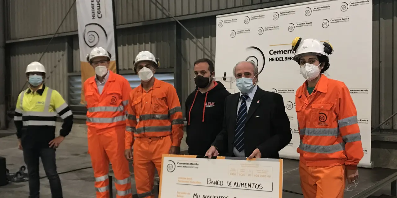 La fábrica de cemento de Arrigorriaga celebra la Semana de la Seguridad con la entrega de casi 900 kilos de alimentos al Banco de Alimentos de Bizkaia