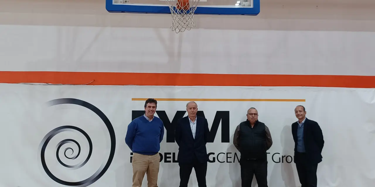 Desde hace dos décadas, FYM #LaFábricadeMálaga patrocina y apoya al equipo de baloncesto de la barriada de El Palo en Málaga.