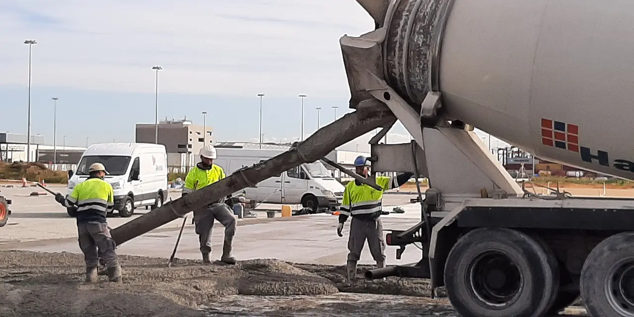Más de 2.000 m3 de nuestro hormigón H-FIBRA han sido empleados en la pavimentación de la zona portuaria DeltaDepot, destinada al depósito y gestión de contenedores marítimos en la zona de mercancías del Puerto de Barcelona.