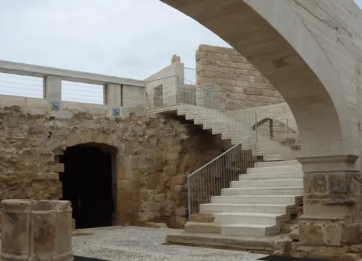 Restauración de las ruinas del Castillo de l`Albi - i.design CALIX NHL 3,5 BLANCA